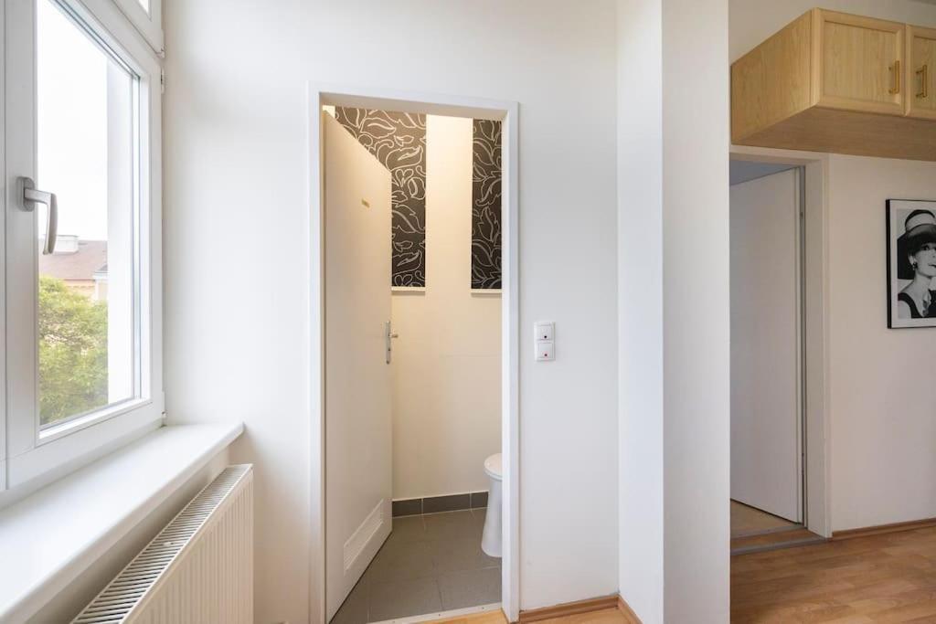 Beautiful 1 Bedroom Apartment Near Schoenbrunn Wien Ngoại thất bức ảnh